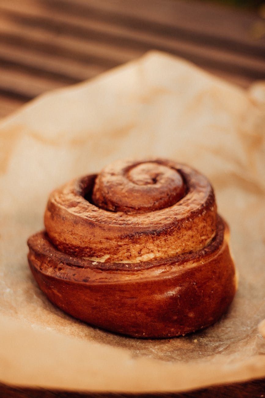 Hausgemachte Zimtschnecken frisch aus dem Ofen